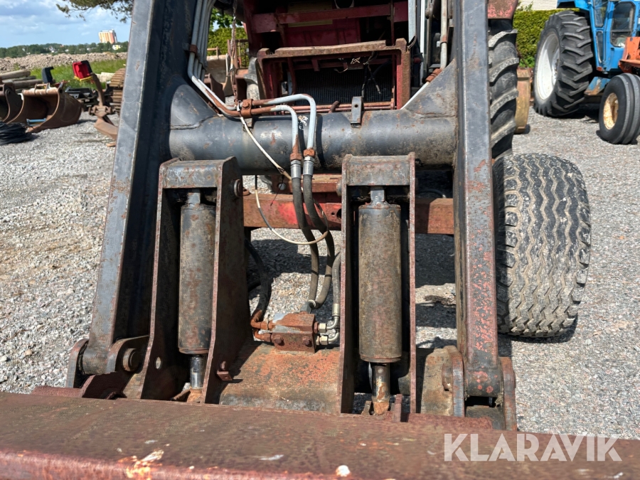 Traktor International 844