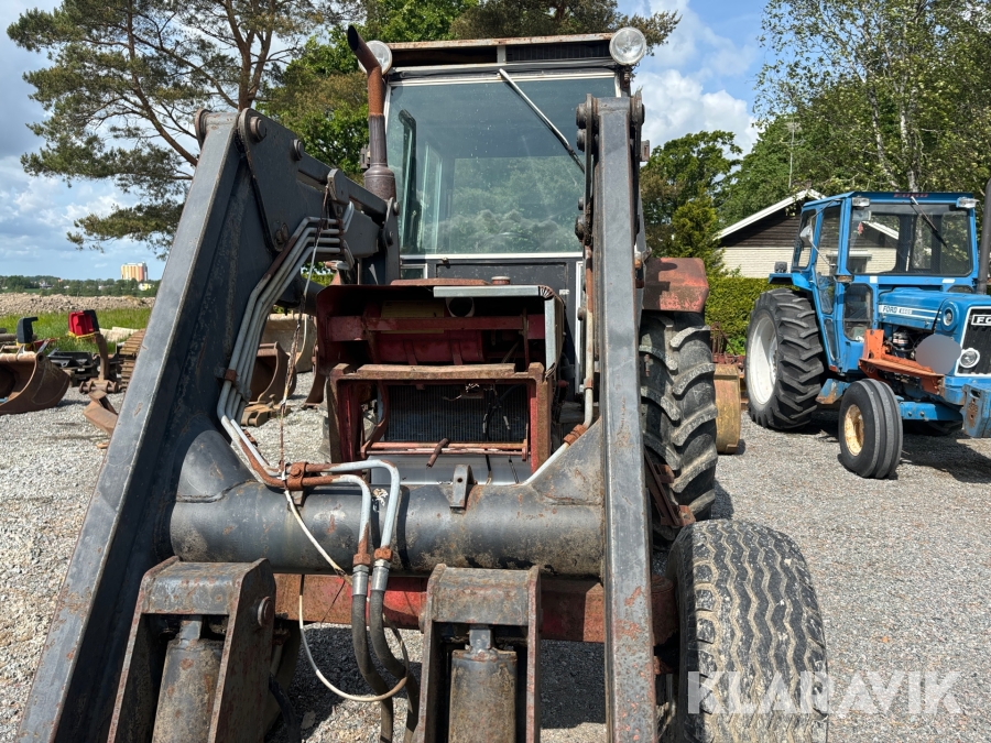 Traktor International 844