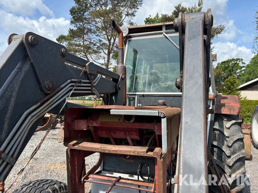 Traktor International 844