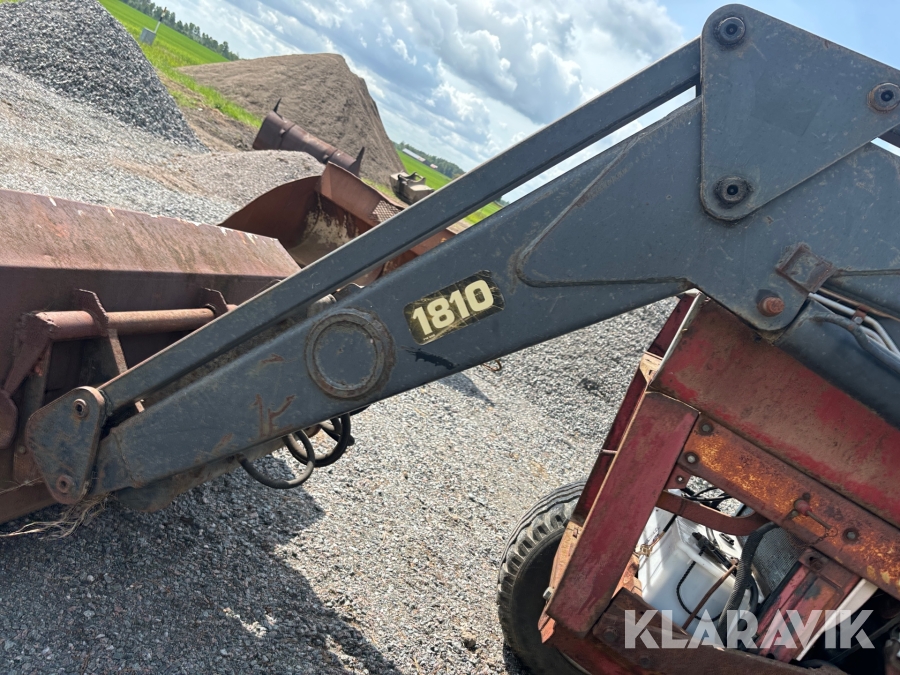 Traktor International 844
