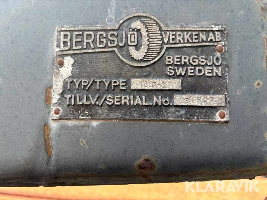 Traktor International 844