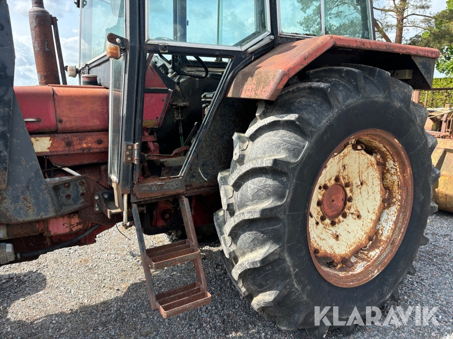 Traktor International 844