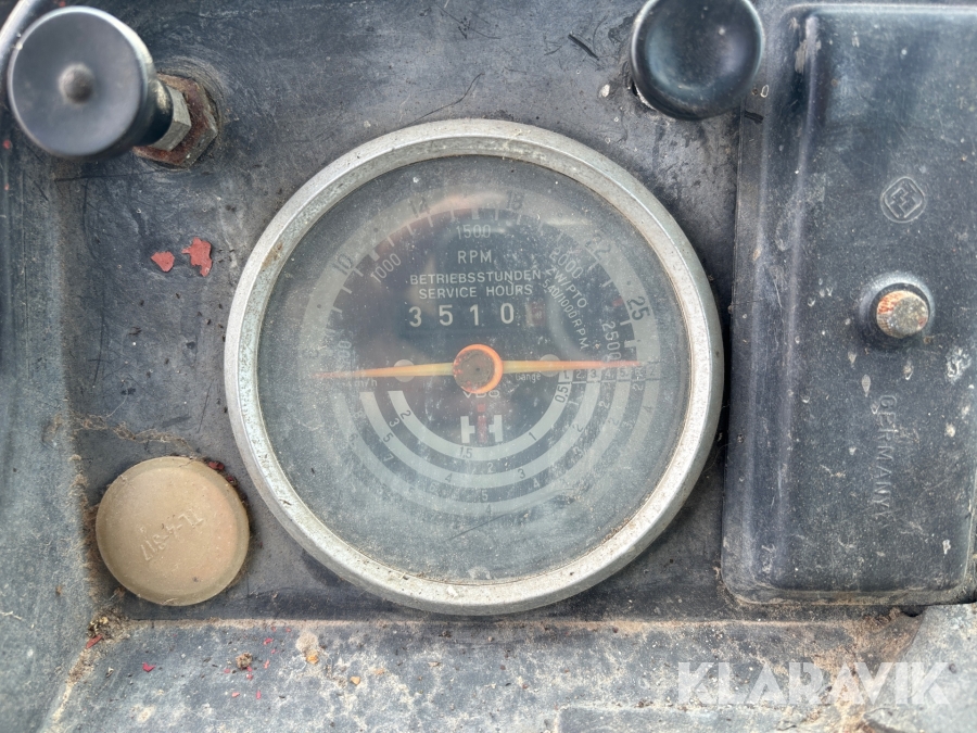 Traktor International 844