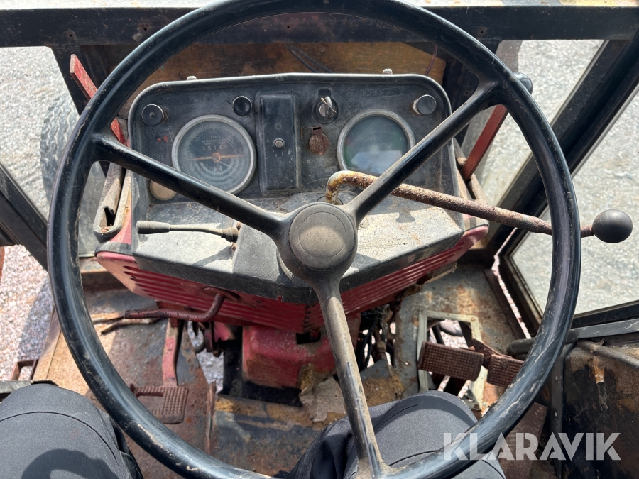 Traktor International 844