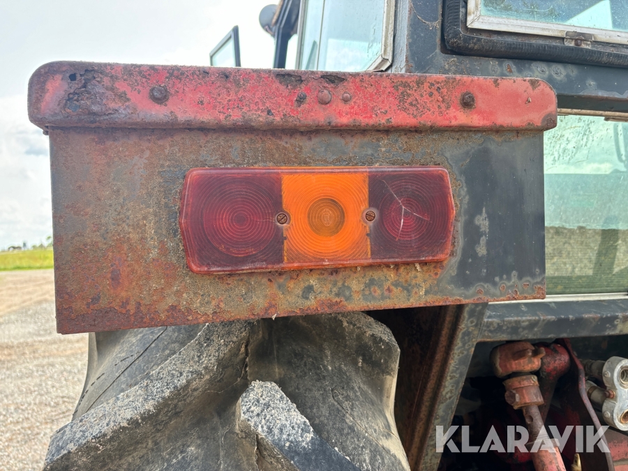 Traktor International 844
