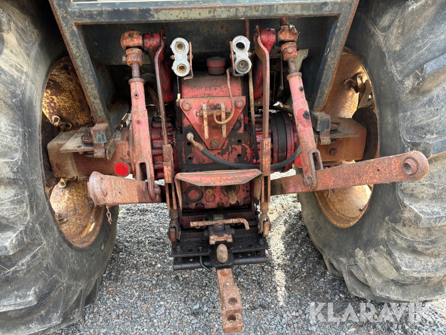 Traktor International 844