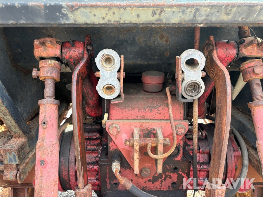 Traktor International 844