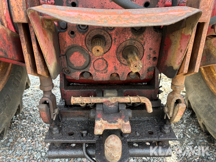 Traktor International 844