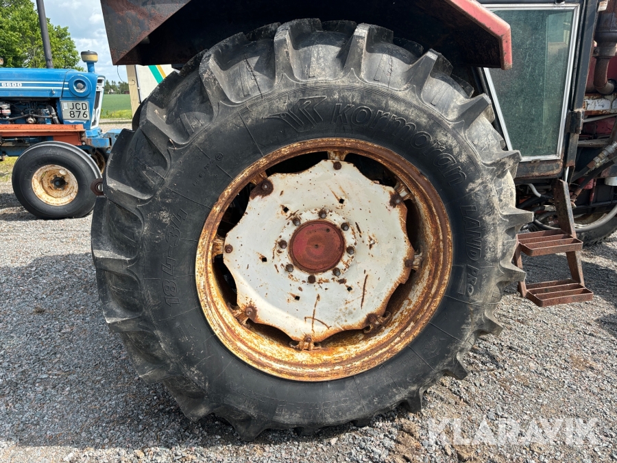 Traktor International 844