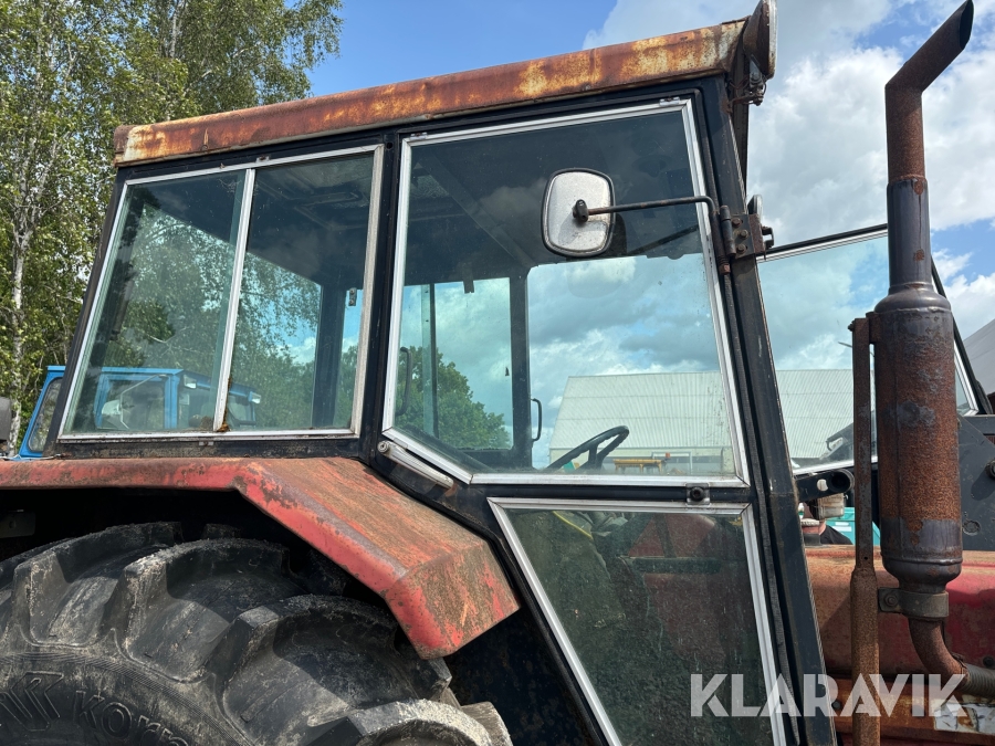 Traktor International 844