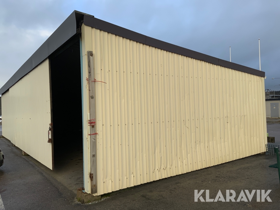 Maskinhall med stålstomme och skjutdörrar   110m2