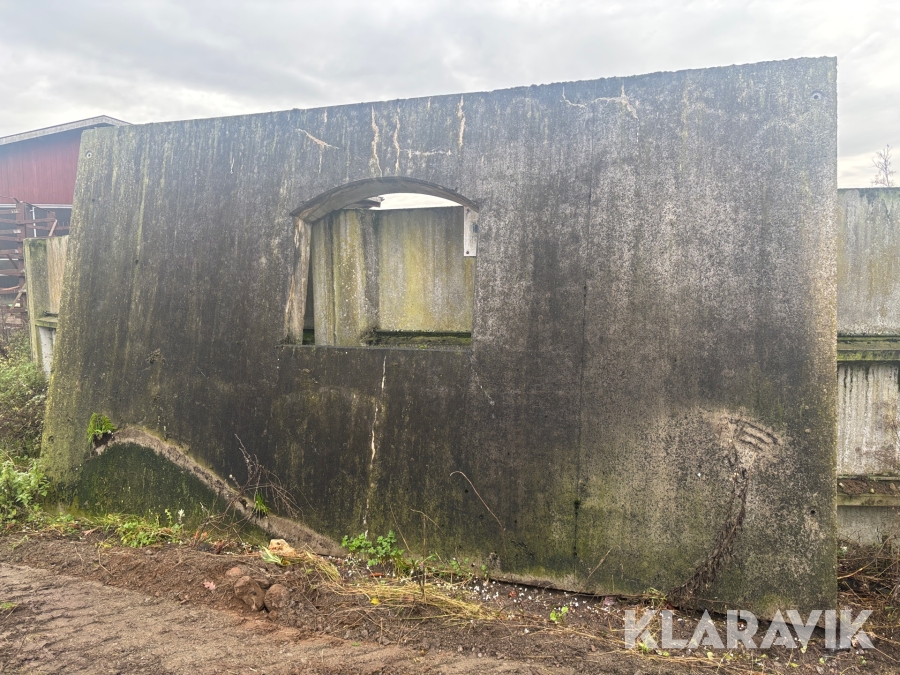 Betongvägg med uttag för fönster 4,6x2,7m