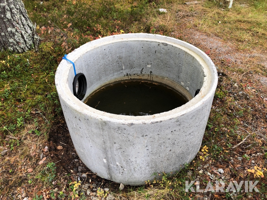 Brunnsring Betong med genomföringshål