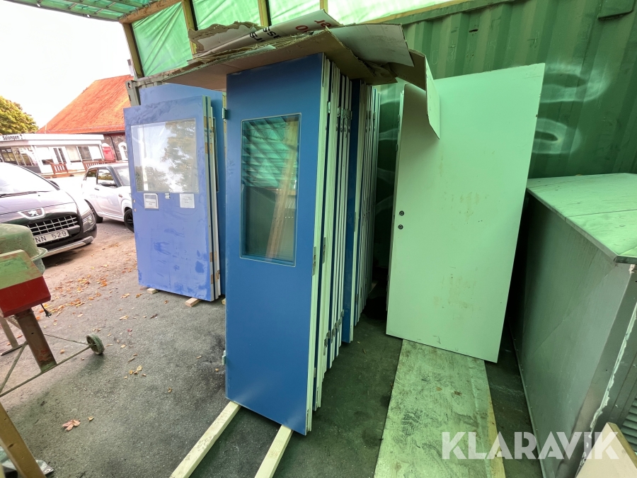 Dörrar med karmar 65 st