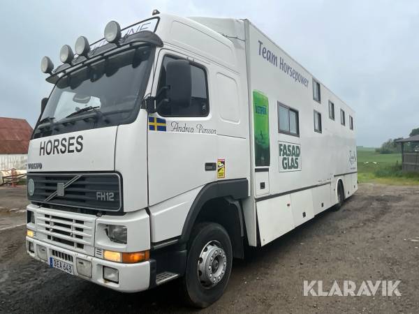 Hästlastbil Volvo FH 12 med bodel och plats för 5 hästar