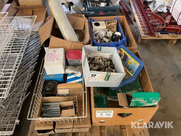 Diverse Skruvar muttrar klämmor med mera