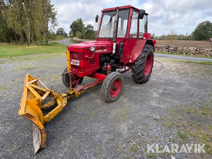 Traktor Zetor 4718 med snöblad