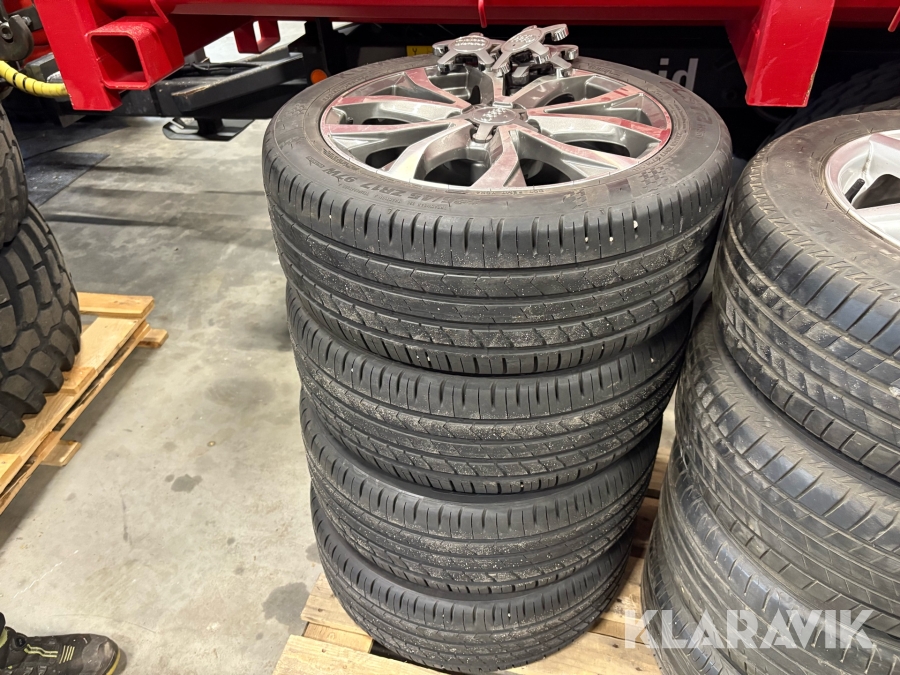 Däck med fälgar Kumho 235/45 ZR17 4st