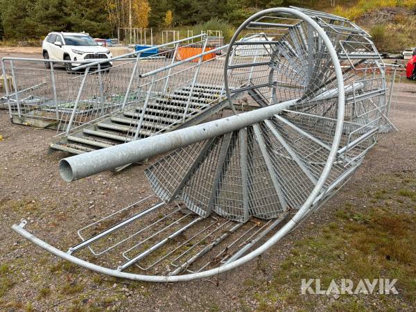 Spiraltrappa med plattform