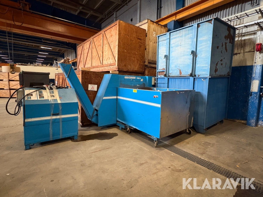 Kartongpress Morinders Brickman 900K med 2 st containrar
