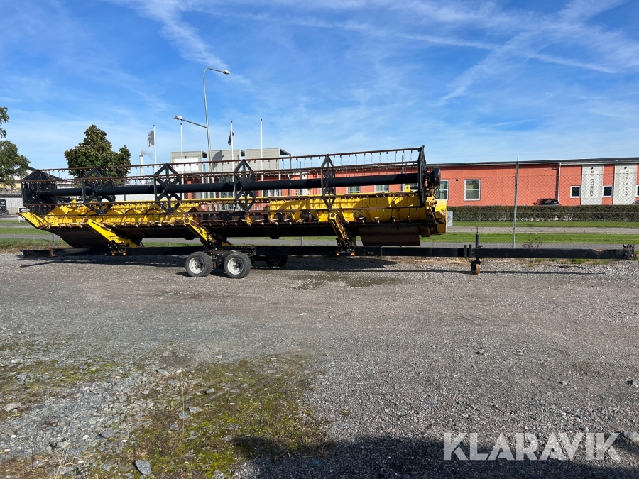 Skärbord 30-fot med bordvagn New Holland  30 V