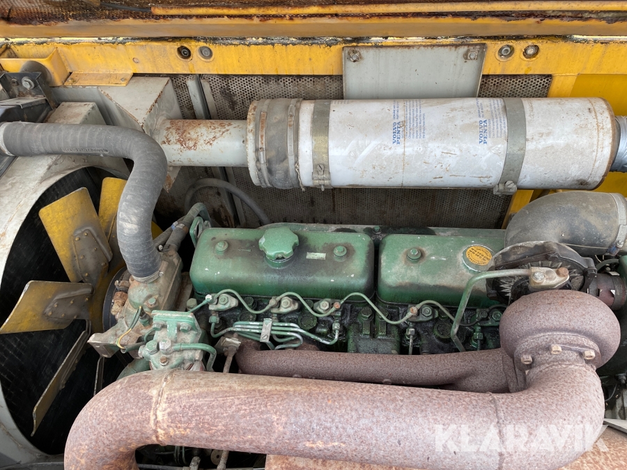 Grävmaskin Åkerman H7B med maskintrailer