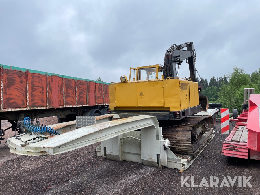 Grävmaskin Åkerman H7B med maskintrailer