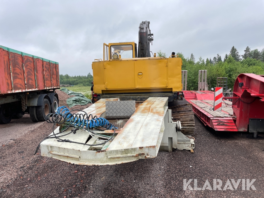 Grävmaskin Åkerman H7B med maskintrailer