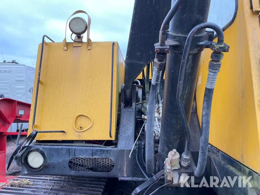 Grävmaskin Åkerman H7B med maskintrailer