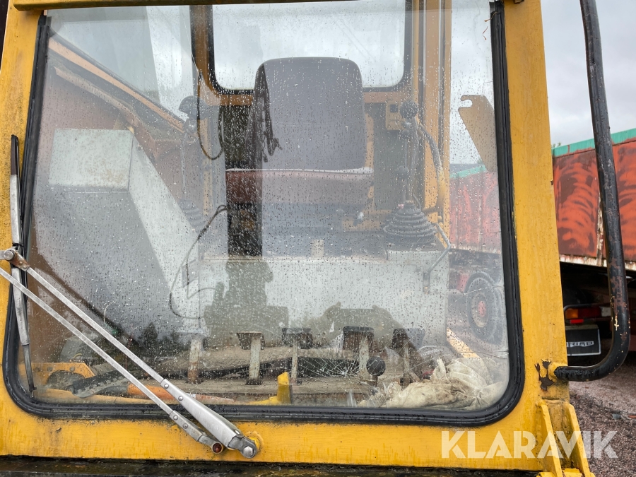 Grävmaskin Åkerman H7B med maskintrailer