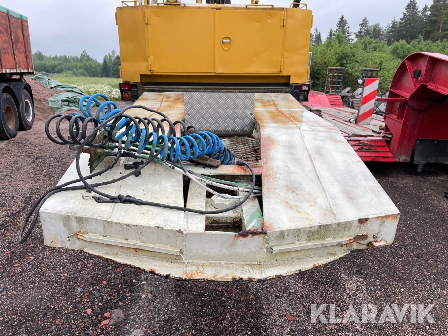 Grävmaskin Åkerman H7B med maskintrailer