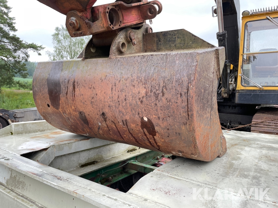 Grävmaskin Åkerman H7B med maskintrailer