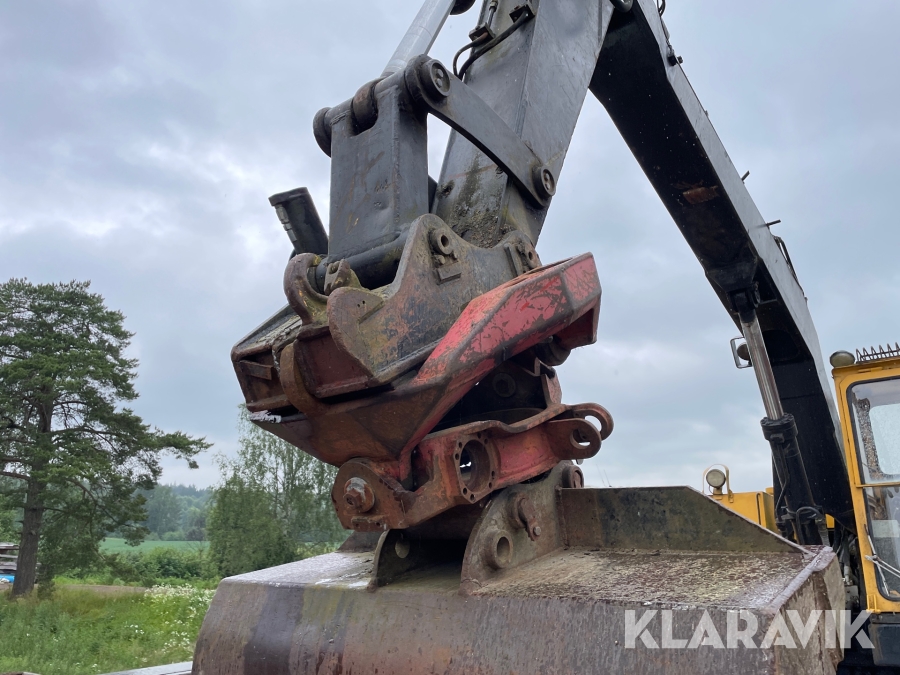 Grävmaskin Åkerman H7B med maskintrailer