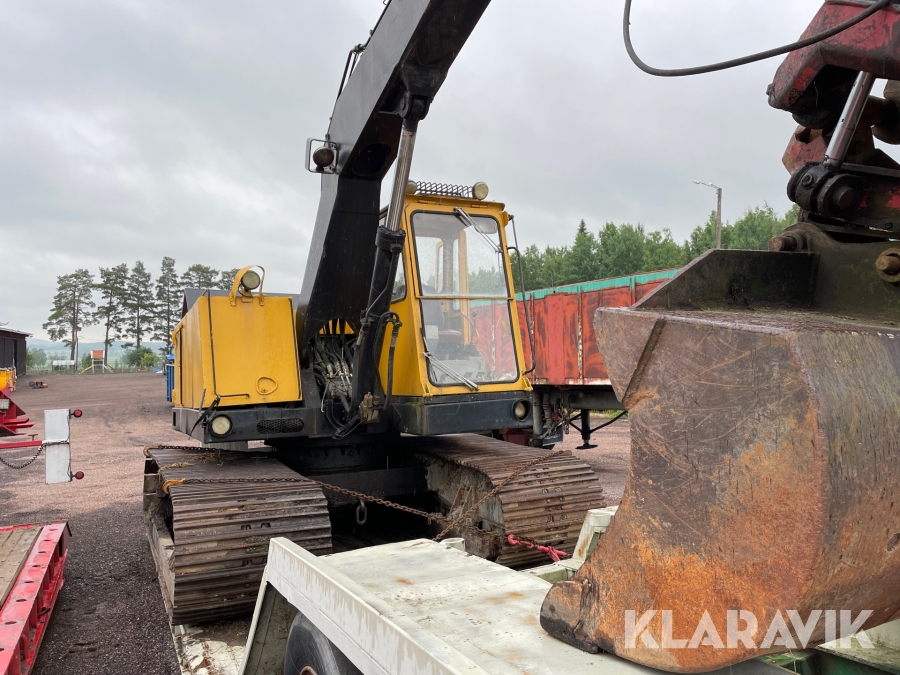 Grävmaskin Åkerman H7B med maskintrailer