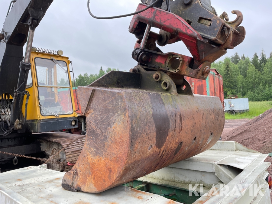 Grävmaskin Åkerman H7B med maskintrailer