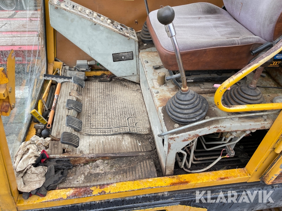 Grävmaskin Åkerman H7B med maskintrailer