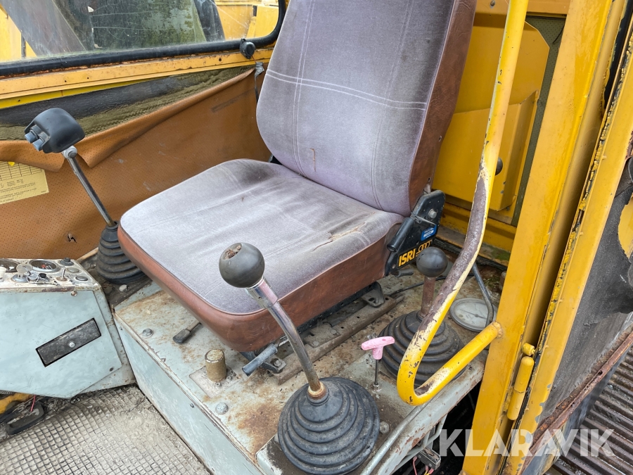 Grävmaskin Åkerman H7B med maskintrailer