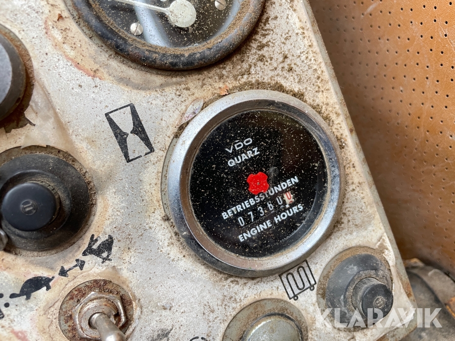 Grävmaskin Åkerman H7B med maskintrailer