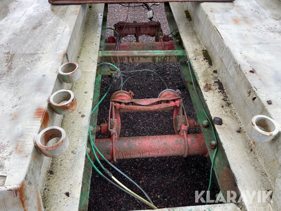 Grävmaskin Åkerman H7B med maskintrailer