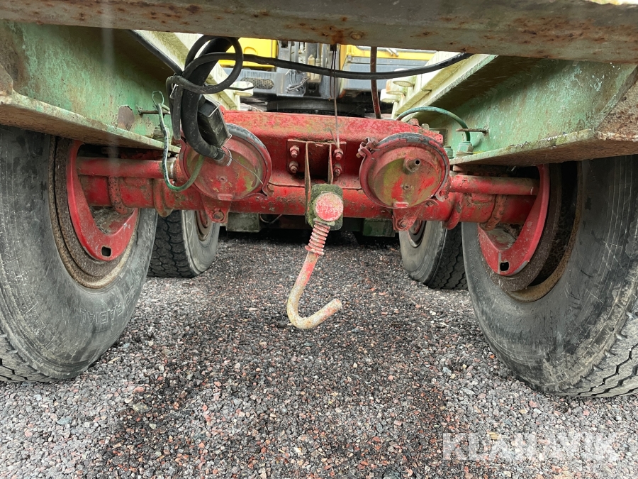 Grävmaskin Åkerman H7B med maskintrailer