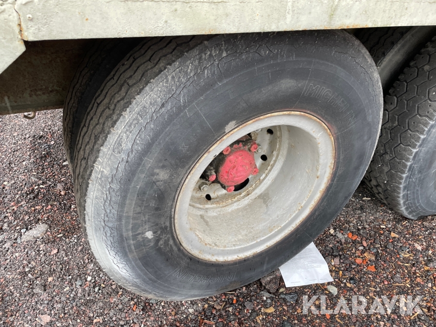 Grävmaskin Åkerman H7B med maskintrailer