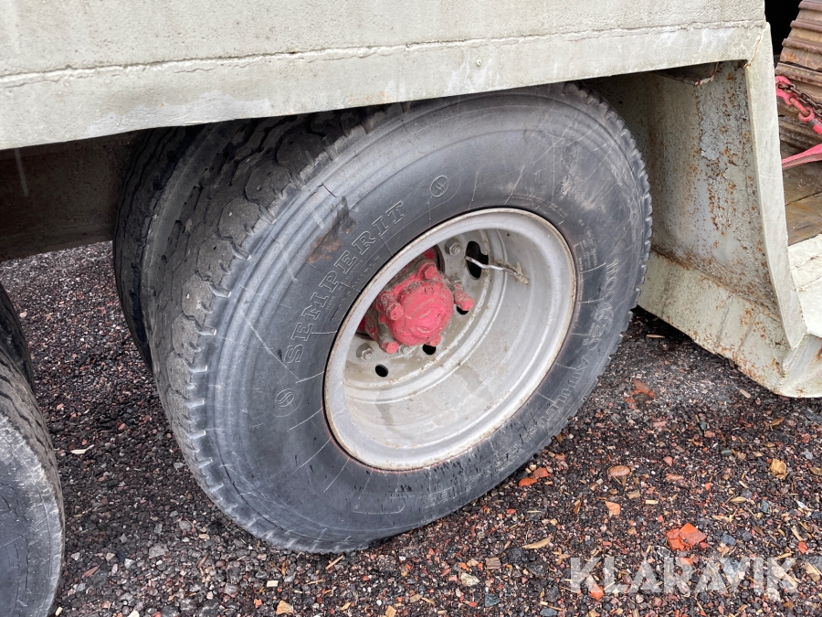 Grävmaskin Åkerman H7B med maskintrailer