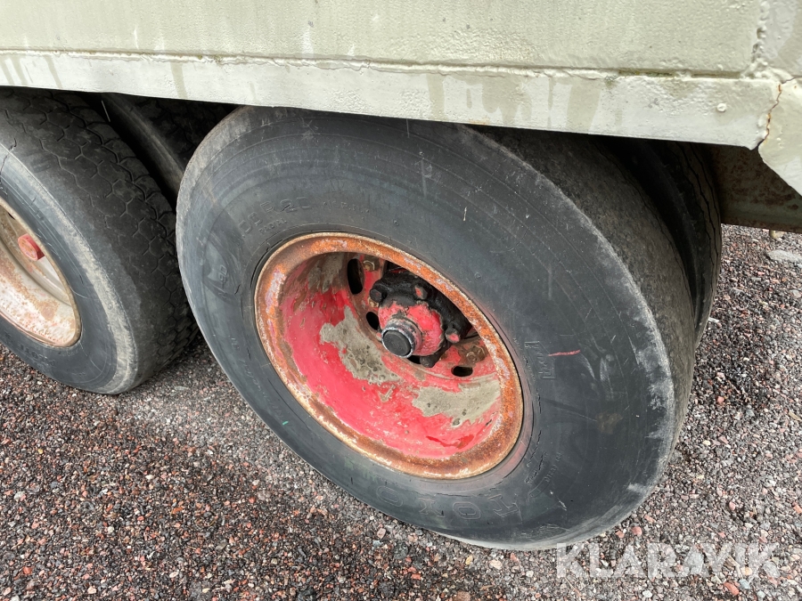 Grävmaskin Åkerman H7B med maskintrailer