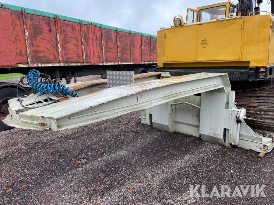 Grävmaskin Åkerman H7B med maskintrailer