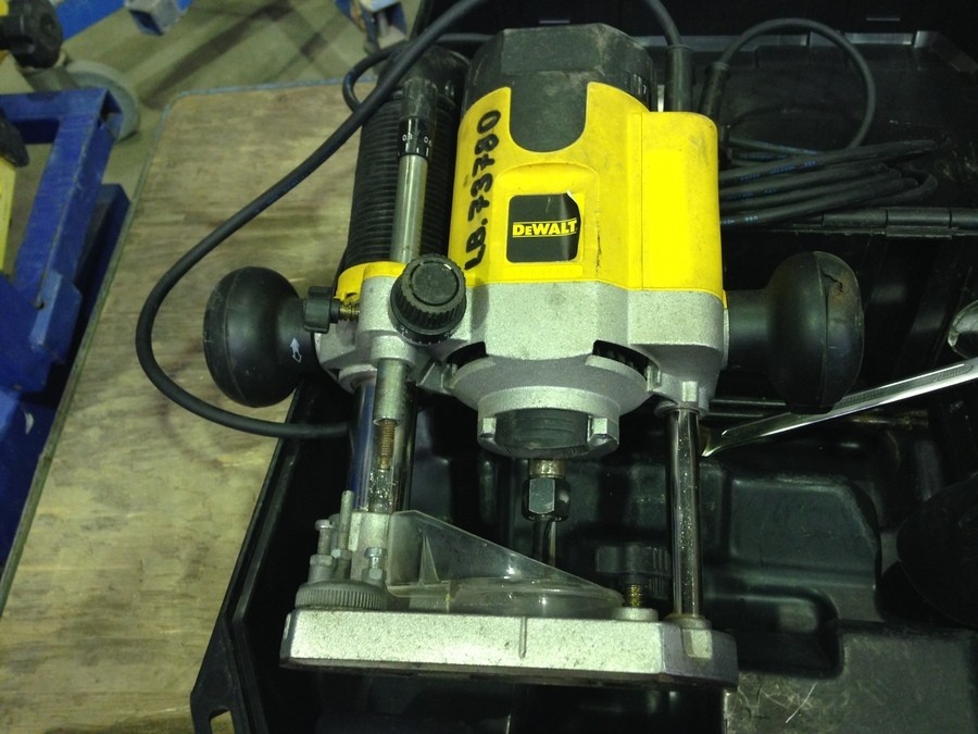 Handöverfräs Dewalt DW621 (Reparationsobjekt)