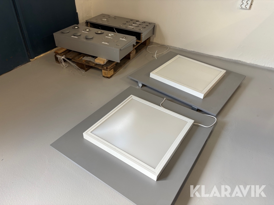 Visningsmonter med armaturer