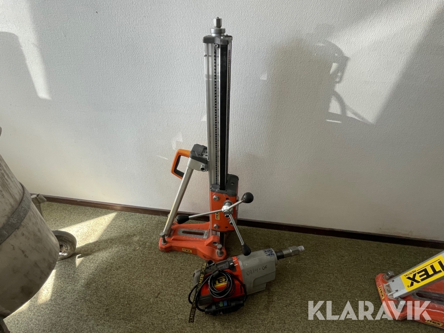 Kärnborrmaskin Husqvarna DM340 med stativ DS450