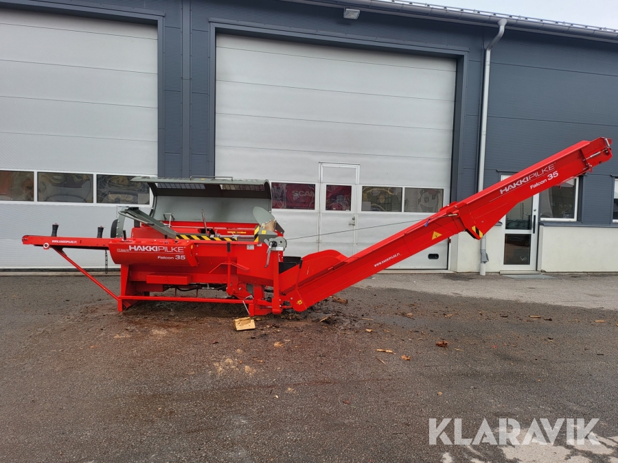 Vedmaskin El/traktordriven Hakki Pilke Falcon 35 inkl 6dels kniv och sågkedja