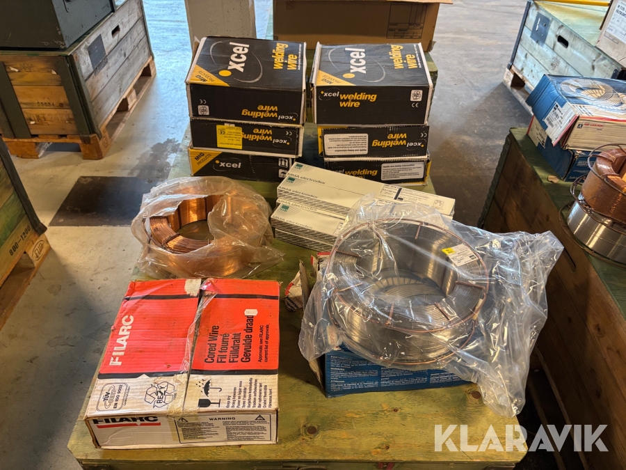 Parti med svetstråd och pinnar ca 140kg