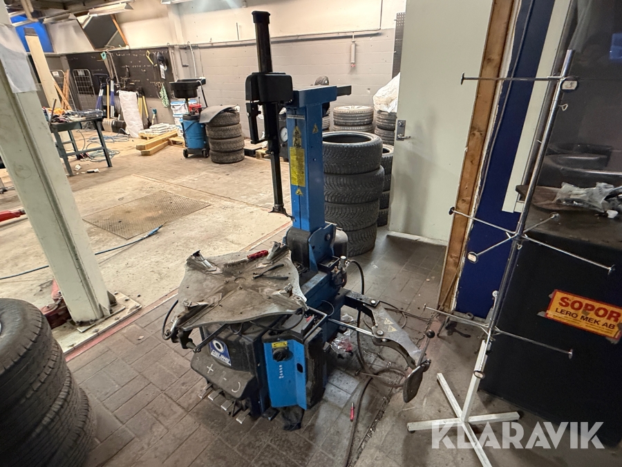 Däckomläggningsmaskin Giuliano S224GT